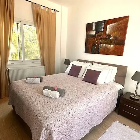 Delphine 4-bedroom In Tranquil Area فيلة