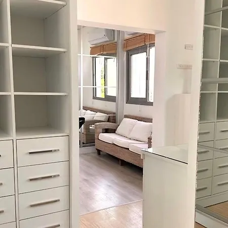 Delphine 4-bedroom In Tranquil Area 빌라 *