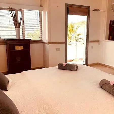 Delphine 4-bedroom In Tranquil Area Vavilas