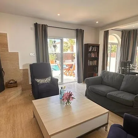 Delphine 4-bedroom In Tranquil Area