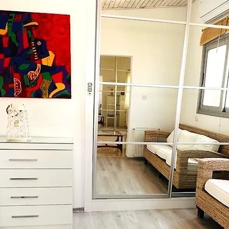 Delphine 4-bedroom In Tranquil Area 빌라 *