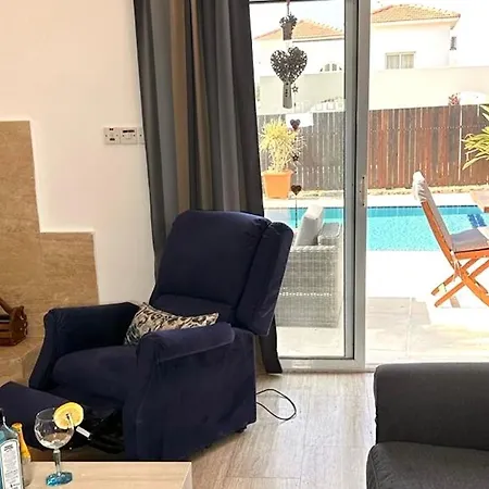 Delphine 4-bedroom In Tranquil Area 빌라 Vavilas
