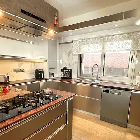 Delphine 4-bedroom In Tranquil Area 빌라 *