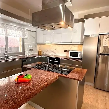 Delphine 4-bedroom In Tranquil Area 빌라