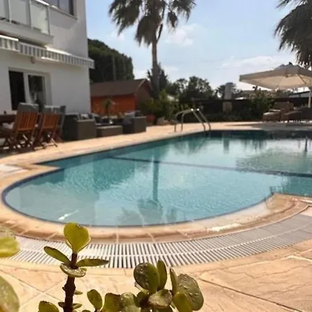 Delphine 4-bedroom In Tranquil Area 빌라 *